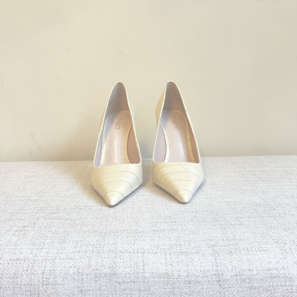 Beautiful off-white snake-embossed leather heels